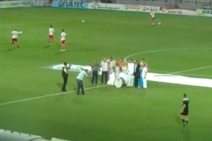 Η νύφη και το… τύμπανο