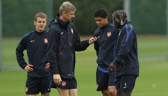 Δημόσιο “κράξιμο” Βενγκέρ σε Σανιά