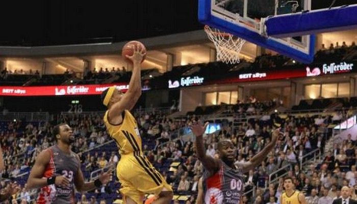 Άλμπα – Σαλόν 74-71