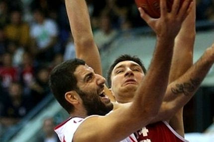 Η Αρμάνι για τη συνέντευξη του Μπουρούση