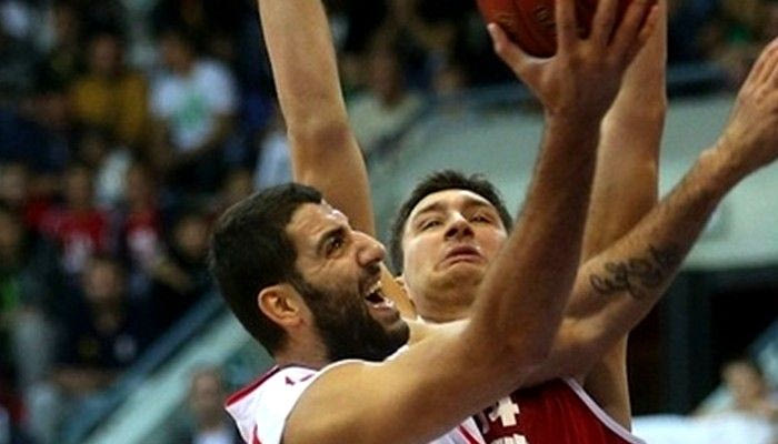 Η Αρμάνι για τη συνέντευξη του Μπουρούση