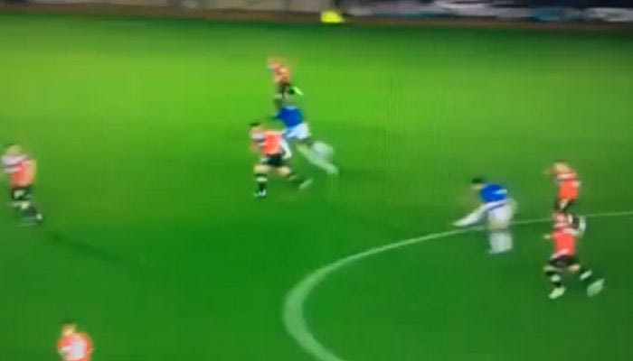 Γκολ στην κίνηση από τη σέντρα