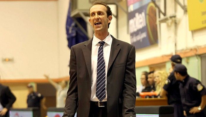 Aπολύθηκε ο Χουγκάζ, ανέλαβε ο Γαλάνης