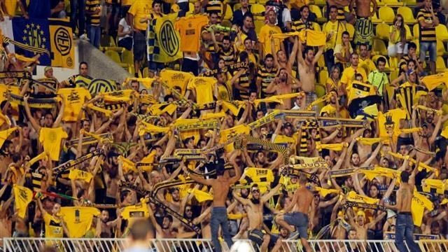 Μόνο Τουρκοκύπριοι δίπλα στην Φενέρμπαχτσε