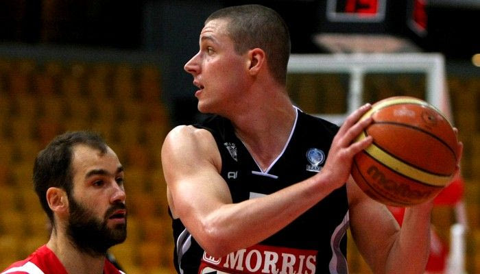 Επικοινωνία του στρατοπέδου ΜακΓκραθ με FIBA