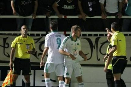 Συνελήφθη ο οπαδός που χτύπησε τον Μαυρία