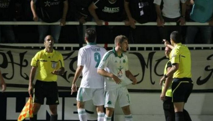 Συνελήφθη ο οπαδός που χτύπησε τον Μαυρία