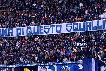 Τους πέταξαν πίσω τις φανέλες!