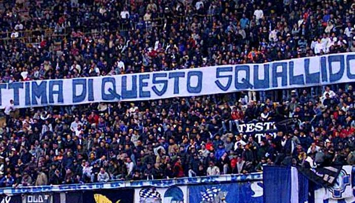 Τους πέταξαν πίσω τις φανέλες!