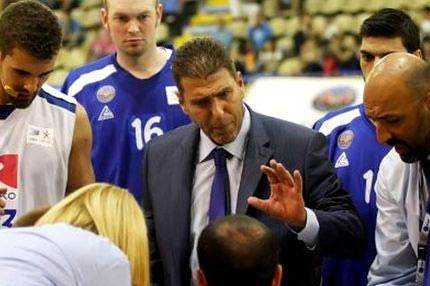 Σκαραφίγκας: “Οι παίκτες μας μπορούν”. Χουγκάζ: “Δεν είχαμε συγκέντρωση”