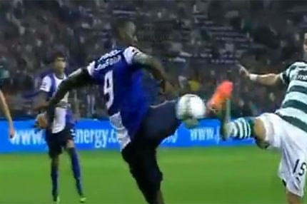 Κοντρόλ, τακουνάκι και γκολ χωρίς να βλέπει