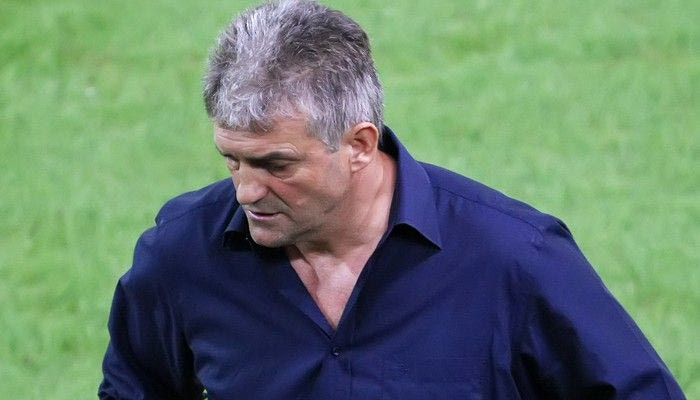 Τσιώλης: “Ψάχνουμε χαφ και επιθετικό”