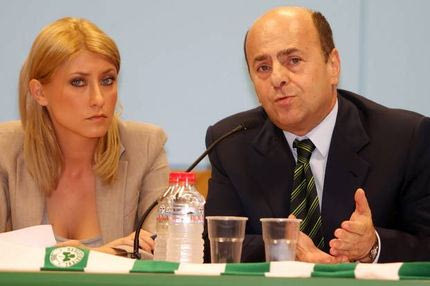 Τον πιέζουν και το σκέφτεται