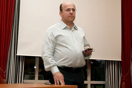 Εκνευρισμένος με τη βαριά ήττα ο Αλαφούζος