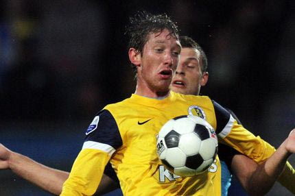 Γκολ αλά Μαραντόνα με το χέρι