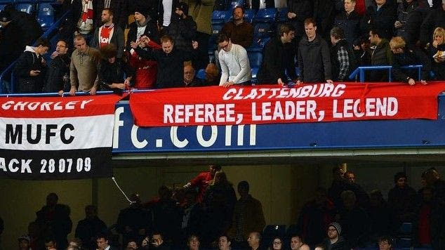 “Κλάτενμπεργκ, θρύλος” σε πανό της Μάντσεστερ Γιουνάιτεντ