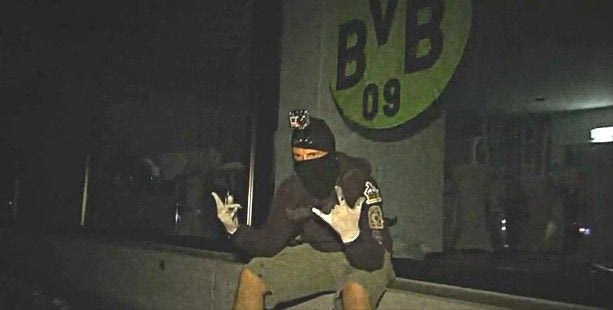 Οπαδοί της Ντόρτμουντ διέρρηξαν το γήπεδο της Μπάγερν Μονάχου