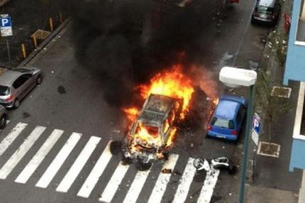 Φωτιές και καταστροφές από τους τιφόζι της Νάπολι