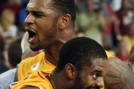 Mπήκε ο Τζόουνς, ανεβαίνει ο Μάντζαρης