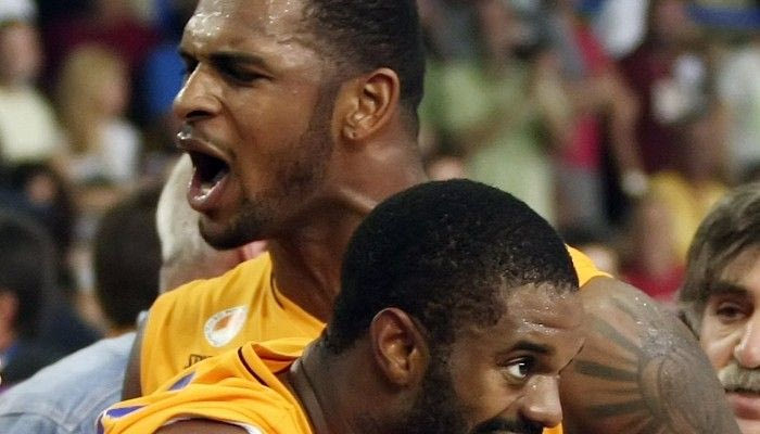 Mπήκε ο Τζόουνς, ανεβαίνει ο Μάντζαρης