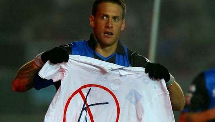 Το μπλουζάκι του Ντένις είχε στόχο την Κίρσνερ