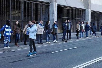 Ανθρώπινη αλυσίδα γύρω από το “Ριαθόρ”