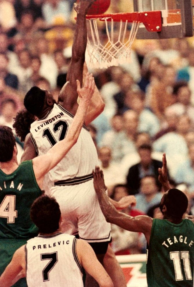 Τα εντυπωσιακά καρφώματα του Λέβινγκστον