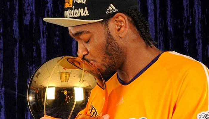 Ο Τζος Πάουελ εν δράσει