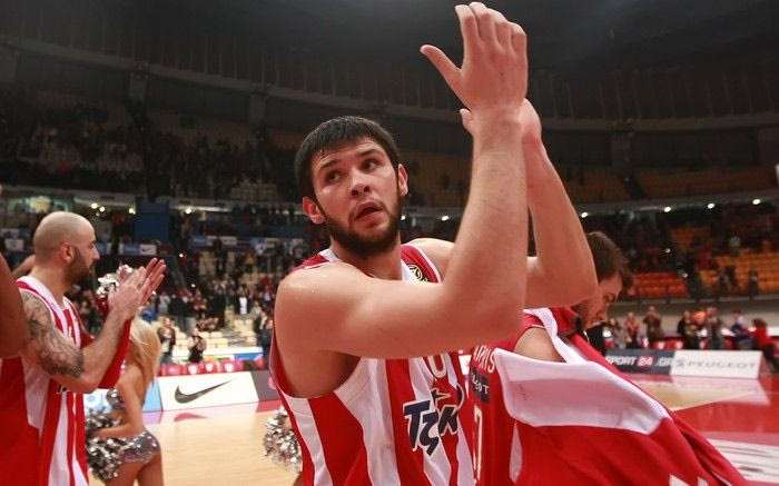 Τα βάζει από το… κέντρο ο Παπανικολάου