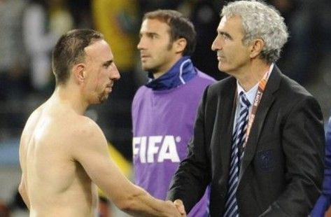 Τα “άπλυτα” των “τρικολόρ” στη φόρα από τον Ντομενέκ