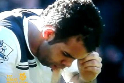 Ο Σάντρο κάνει εμετό για τρίτη φορά στο γήπεδο