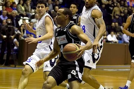 Χάτσερ κερνάει, ΠΑΟΚ πίνει