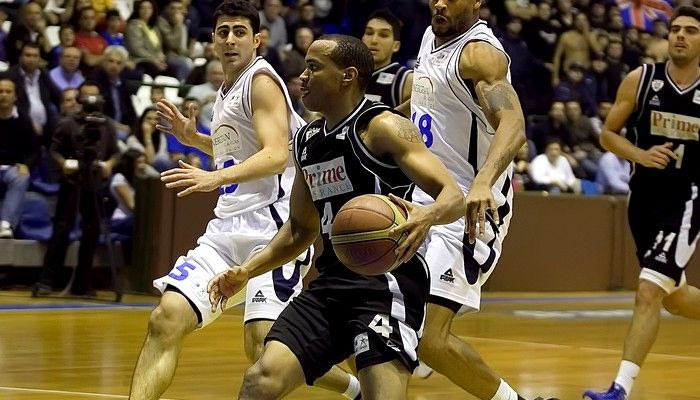 Χάτσερ κερνάει, ΠΑΟΚ πίνει