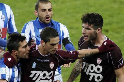 Ζωντανή η ΑΕΛ με ήρωα τον Σέρεμετ