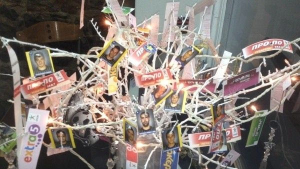 Χριστουγεννιάτικο δέντρο με ποδοσφαιριστές του Αστέρα