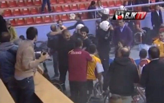 Σοβαρά επεισόδια σε αγώνα μπάσκετ με αμαξίδιο