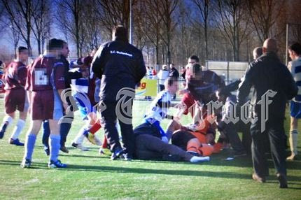 Η σοκαριστική φωτογραφία του νεκρού Ολλανδού διαιτητή