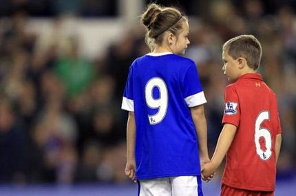 Πρεμιέρα για το τραγούδι του Χίλσμπορο στα γήπεδα της Αγγλίας