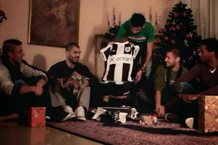 Ευχές από τον Κλάους και τη παρέα του