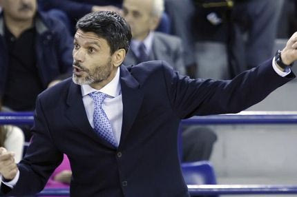 Κορωνιός: “Κάτω το κεφάλι”. Καλαφατάκης: “Από την αρχή”