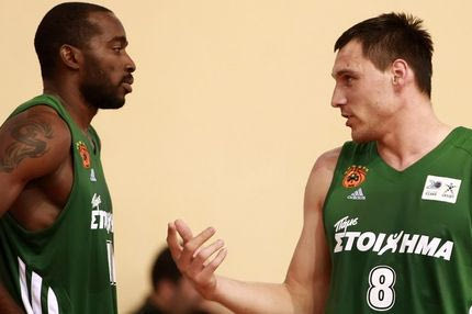 Η τάπα του Μασιούλις και η ασίστ του Καπόνο (videos)