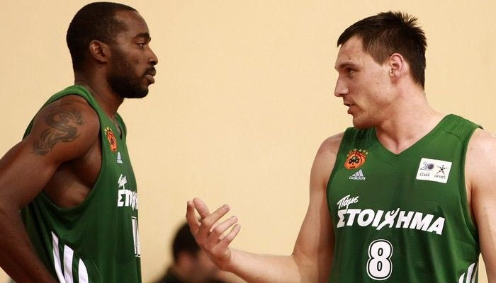 Η τάπα του Μασιούλις και η ασίστ του Καπόνο (videos)