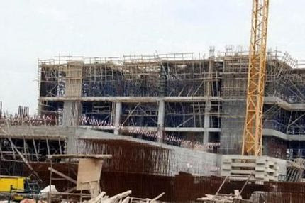 Πουλάει το εμπορικό κέντρο ο Βωβός