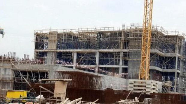 Πουλάει το εμπορικό κέντρο ο Βωβός