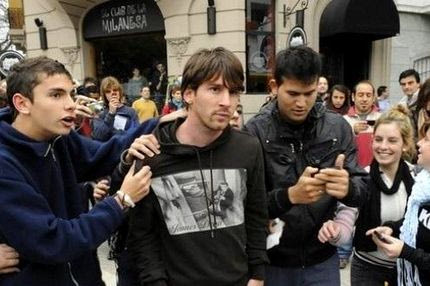 Σκηνές λατρείας για τον Μέσι