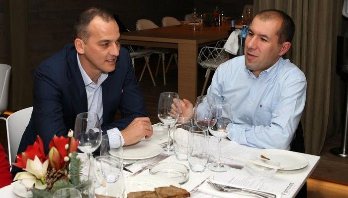 “Ερυθρόλευκο” δείπνο με μενού το… τέταρτο αστέρι