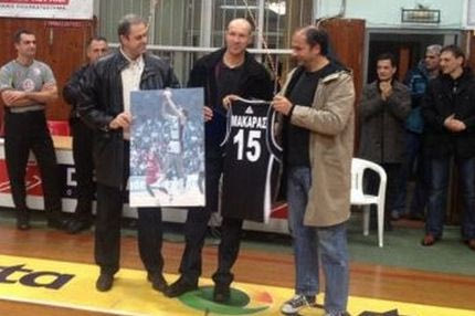 Νίκη στις Σέρρες, βράβευση Μακαρά