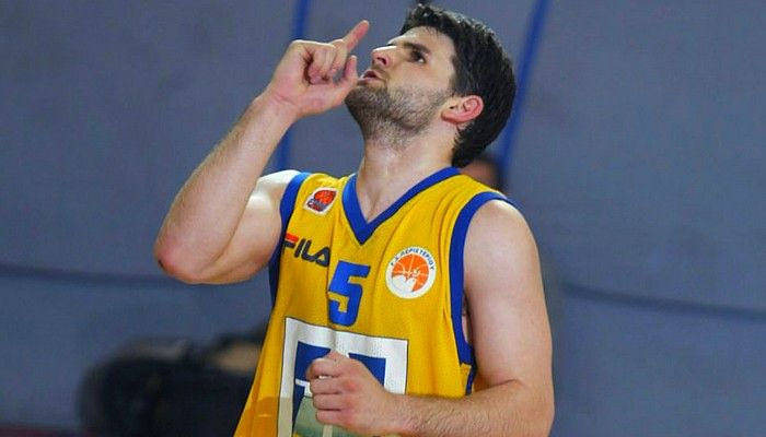 Παπαμακάριος: “Να κλείσω στο Περιστέρι”