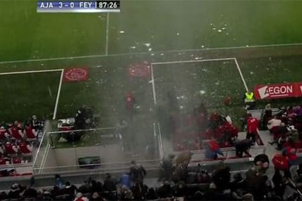 Έσπασε η οροφή στην “Άμστερνταμ Αρίνα”