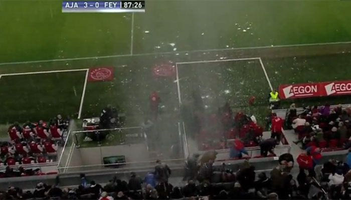 Έσπασε η οροφή στην “Άμστερνταμ Αρίνα”